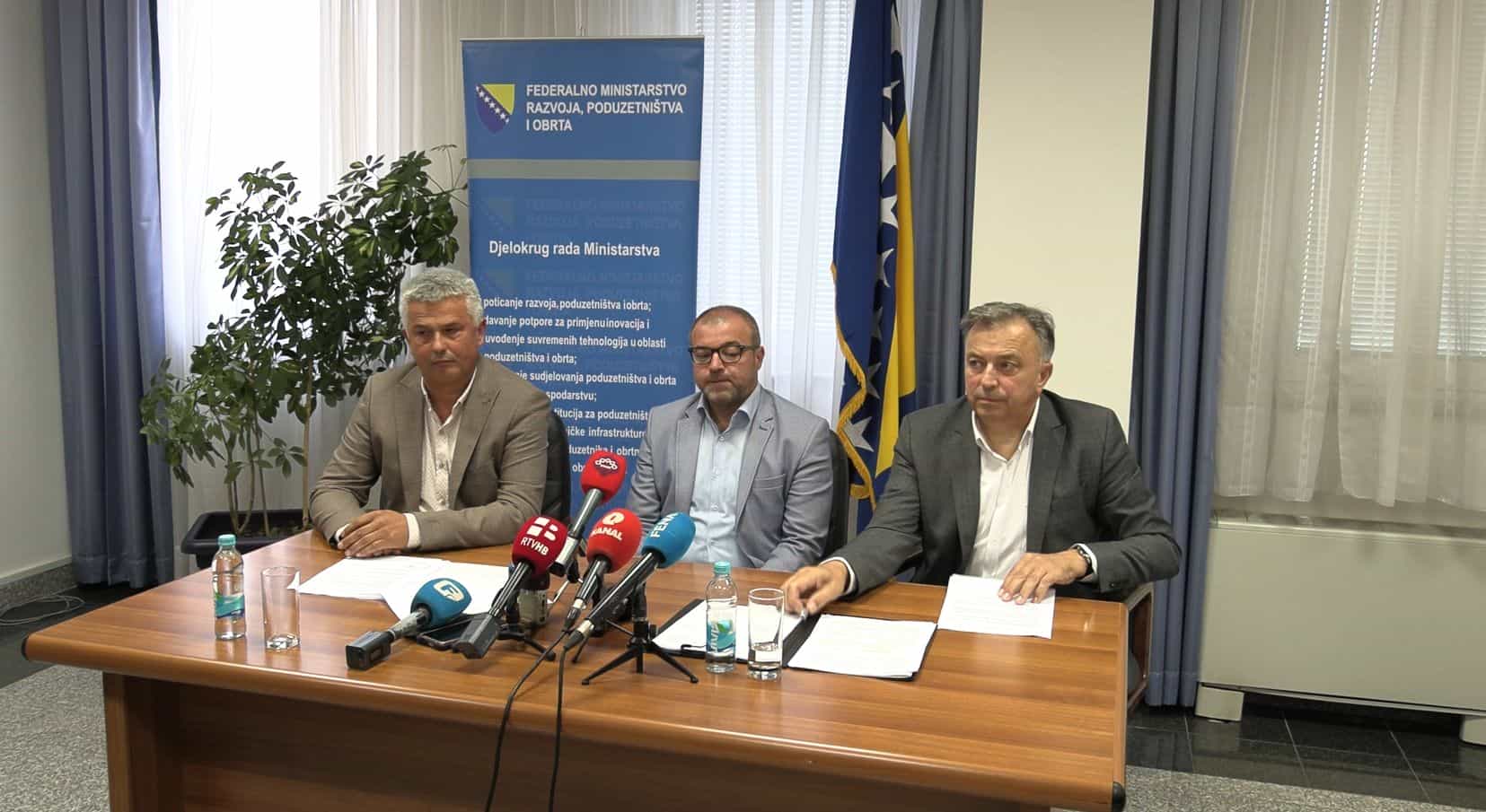Ministar Zukić potpisao ugovore o dodjeli poticaja za razvoj poduzetničke infrastrukture